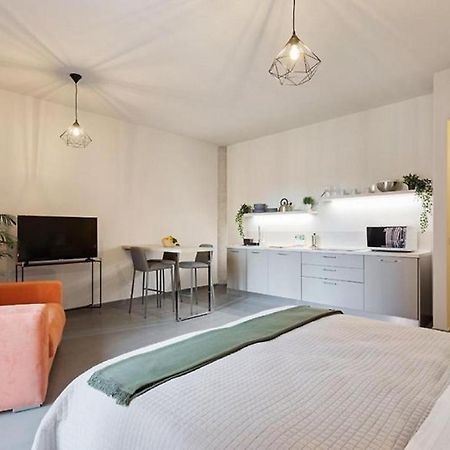 Etna Suite Design Apartments คาตาเนีย ภายนอก รูปภาพ