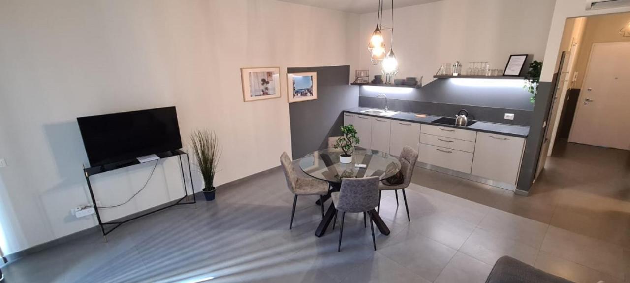 Etna Suite Design Apartments คาตาเนีย ภายนอก รูปภาพ