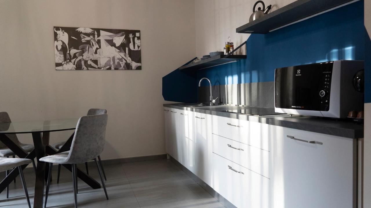 Etna Suite Design Apartments คาตาเนีย ภายนอก รูปภาพ