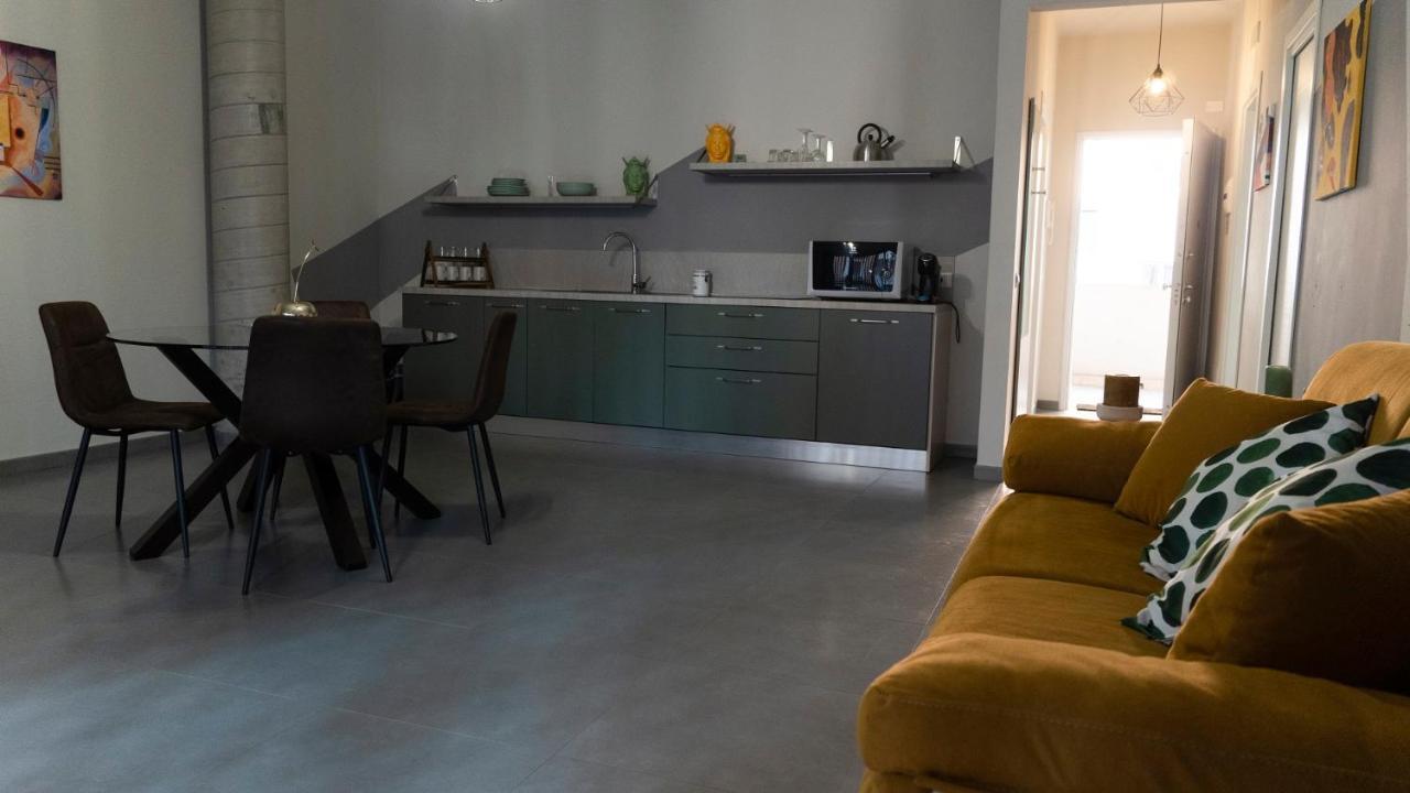 Etna Suite Design Apartments คาตาเนีย ภายนอก รูปภาพ