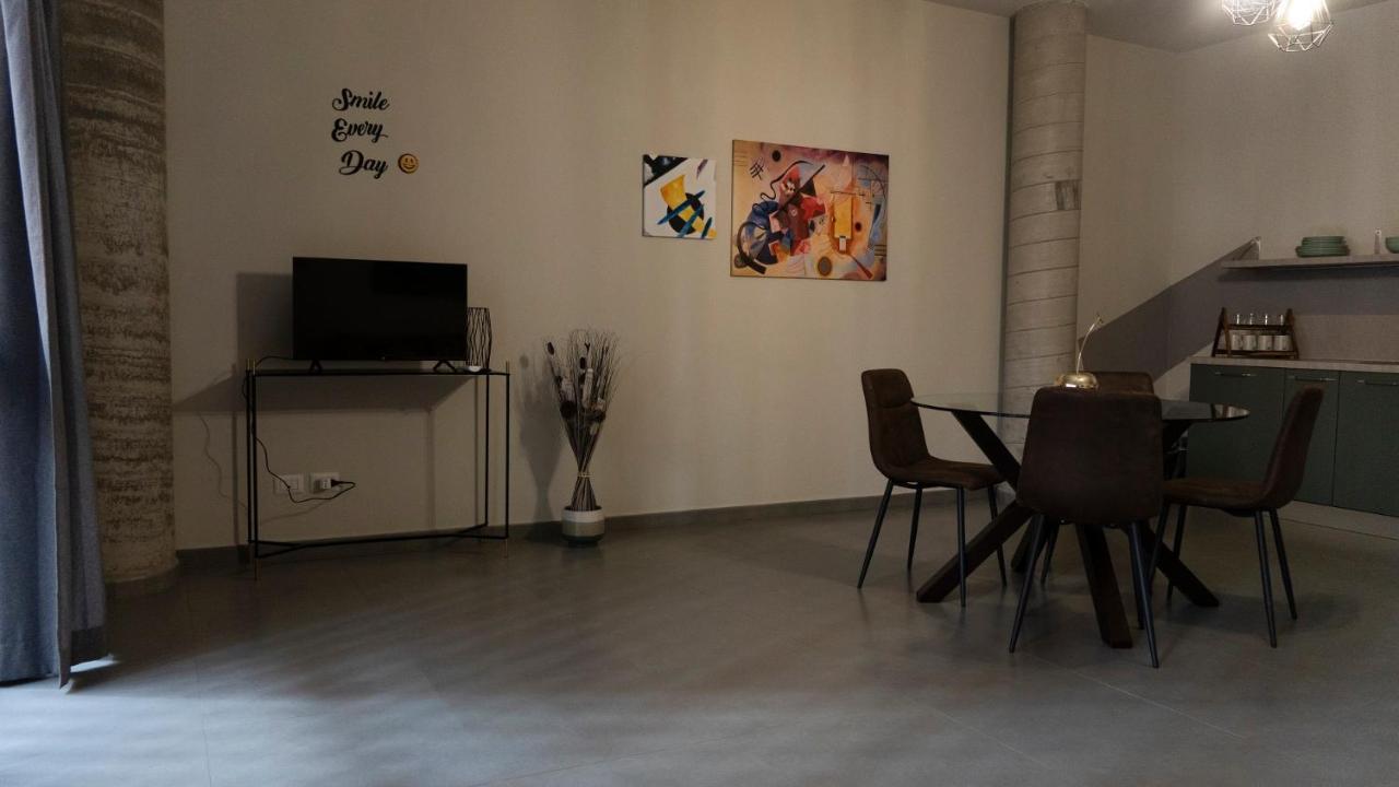 Etna Suite Design Apartments คาตาเนีย ภายนอก รูปภาพ