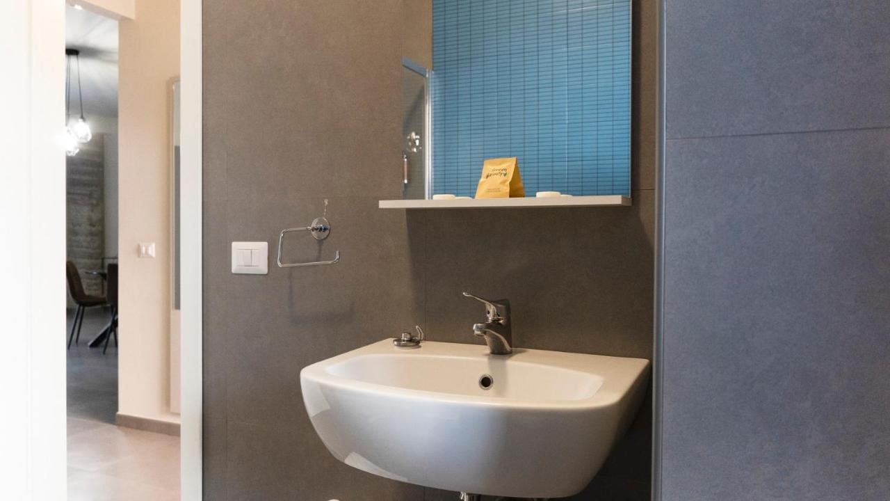 Etna Suite Design Apartments คาตาเนีย ภายนอก รูปภาพ